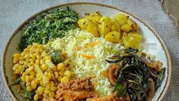 <b>3. </b>Sri Lankan Rice and Curry National Dish