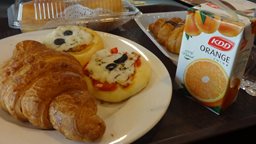 <b>1. </b>Breakfast at Dar Al Shifa's Cafeteria