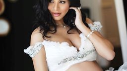 <b>5. </b>Ex Miss USA Rima Fakih Welcomes her 3rd Baby