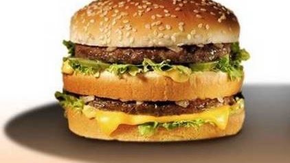 Comparison between an Ad burger and a real burger 