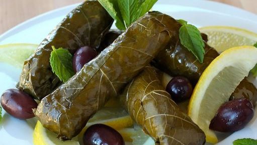 8 steps to roll Stuffed Grape Leaves "Warak Enab" Properly