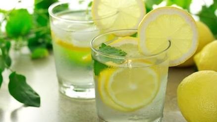 6 Benefits of drinking Lemon water in the morning