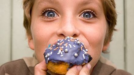 The right way to eat a cupcake