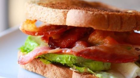 How to prepare a "Bacon in every bite" sandwich