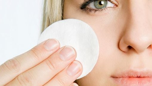 Can olive oil help remove makeup?