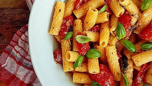 Rigatoni with Balsamic Tomato Basil Sauce