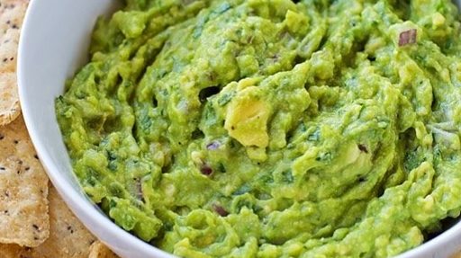 كيف تحضر صلصة الأفوكادو Guacamole في البيت؟