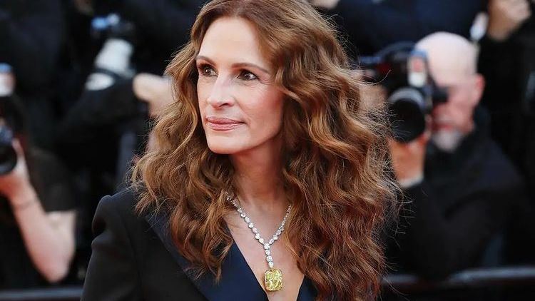 Julia Roberts Red Carpet Chopard Necklace Details Daleeeel